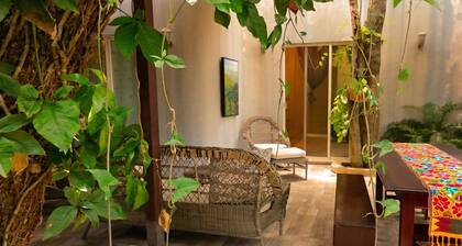 Enchanting 3 bedroom villa in Valladolid/peaceful garden quiet walkable location