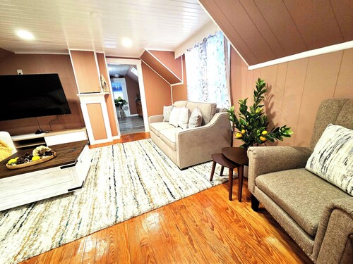 3-bedroom Luxury Loft Family-Friendly Home + Free Parking