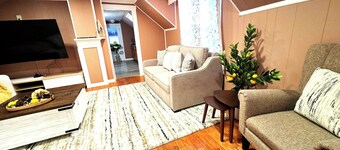 3-bedroom Luxury Loft Family-Friendly Home + Free Parking