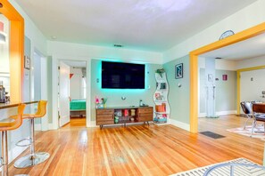 Room - Midtown Oasis - BBQ, Deck, Games & Artistic Vibes (Sacramento)