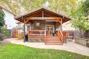 Exterior - Midtown Oasis - BBQ, Deck, Games & Artistic Vibes (Sacramento)