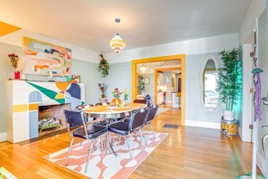 Dining - Midtown Oasis - BBQ, Deck, Games & Artistic Vibes (Sacramento)