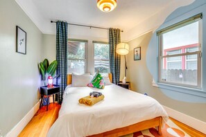 3 Schlafzimmer, Schreibtisch, Bügeleisen/Bügelbrett, Reisekinderbett