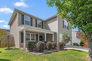 Exterior - 327 Beautiful Residence in Mebane NC. (Mebane)