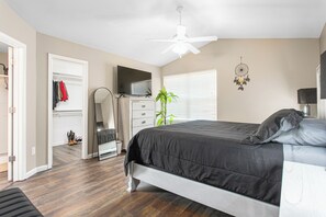 4 bedrooms, iron/ironing board, WiFi, bed sheets - 327 Beautiful Residence in Mebane NC. (Mebane)