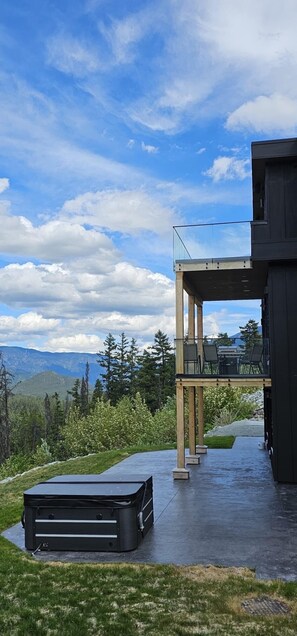 Terrace/patio - Whistler Mountain Mist Retreat with hottub/pooltable (whistler)
