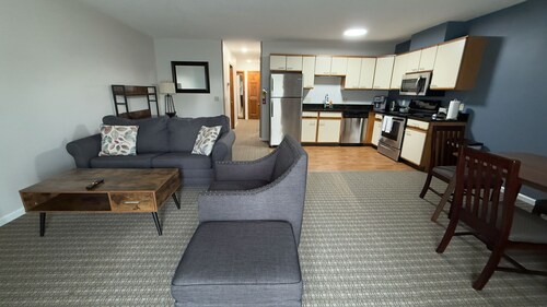 Extended Stay- Full Kitchen 1BR apartment in Downtown Pittsfield