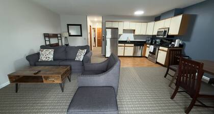 Extended Stay- Full Kitchen 1BR apartment in Downtown Pittsfield