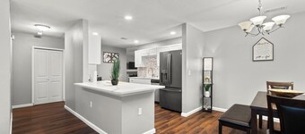 20 minutes to down town secluded home with grill