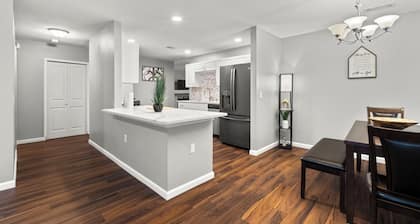 20 minutes to down town secluded home with grill