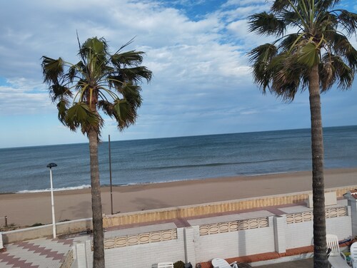 Villa in Gandía Beach in erste Strand Promenade. WiFi kostenloss Privaten Pool