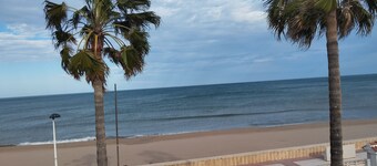 Villa in Gandía Beach in erste Strand Promenade. WiFi kostenloss Privaten Pool