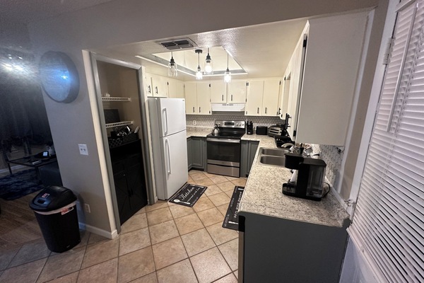 Refrigerador, microondas, horno, placa de cocina