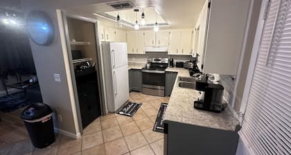 Two-bedroom near local tourist attractions, shopping and variety of restaurants.