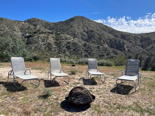 Desert Nest — 2bd cabin on ridge with mountain views