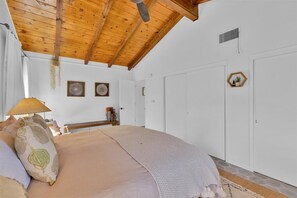 2 bedrooms, free WiFi, bed sheets - Desert Nest — 2bd cabin on ridge with mountain views (Morongo Valley)