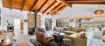 Desert Nest — 2bd cabin on ridge with mountain views