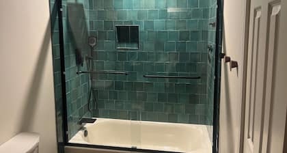 Family friendly retreat, Movie room, Patio, Pet- friendly, near Disney, Legoland