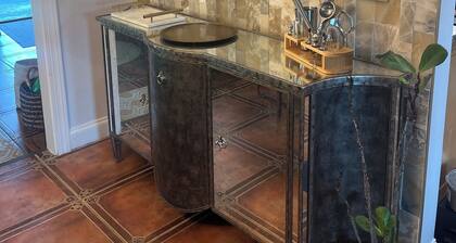 Family friendly retreat, Movie room, Patio, Pet- friendly, near Disney, Legoland