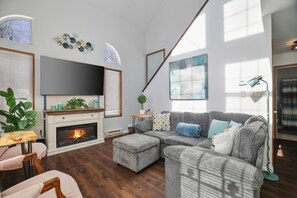 Smart TV, fireplace, video games, ping pong - Family Fun - Pocono Getaway - Arcade - Game Room - Fire Pit (Tobyhanna)