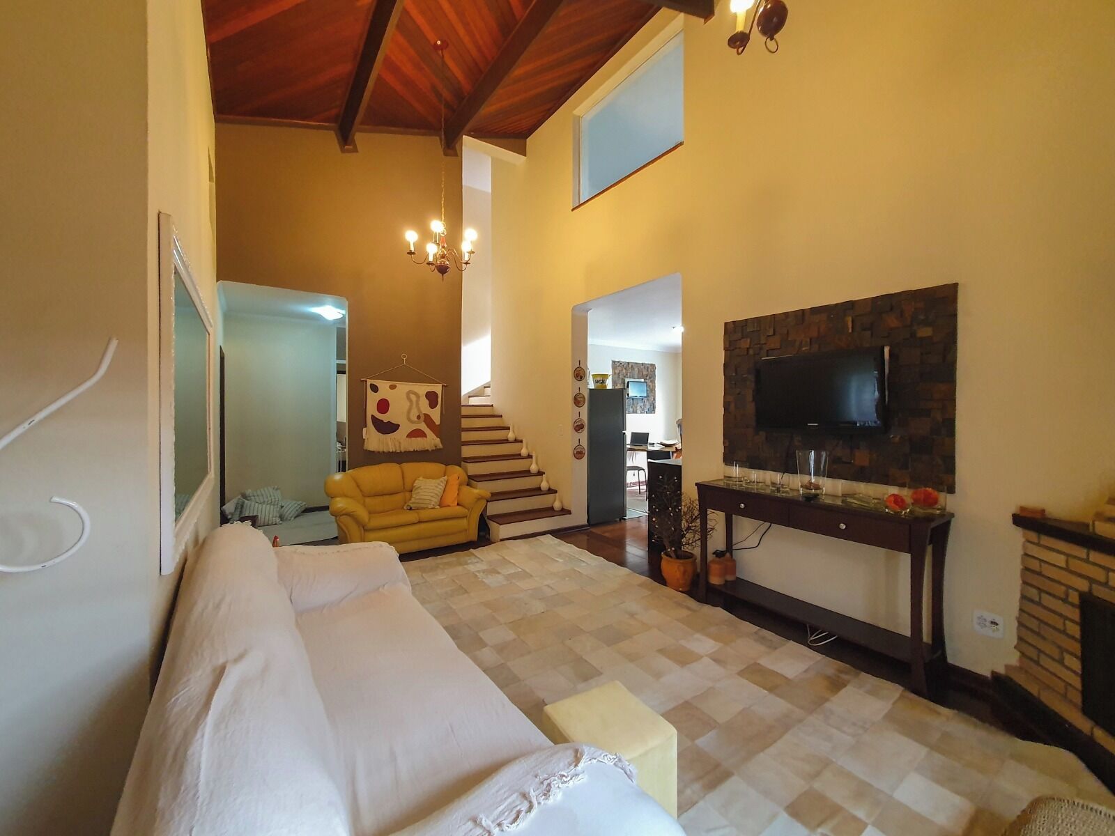 Télévision, cheminée