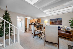 TV - Sugarbush Village - Ski in/Ski out (Warren)