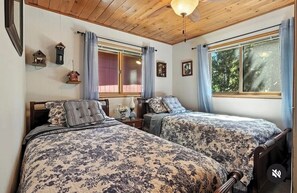 3 bedrooms, WiFi, bed sheets, wheelchair access