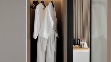 Panoramic Room, Bathtub | Laptop workspace, blackout drapes, iron/ironing board, free WiFi