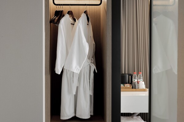 Habitación panorámica, bañera | Colchones viscoelásticos y minibar con artículos gratuitos