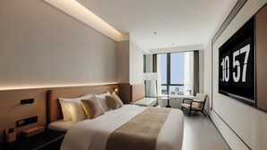 Kamar Grand, bathtub | Busa memori, minibar gratis, dan ruang kerja ramah laptop