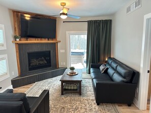 TV, fireplace - Trailside#2 TRAILER PARKING/HOT TUB, 2 bed2bath, ATV, snowmobile, ski, snowboard (Wakefield)