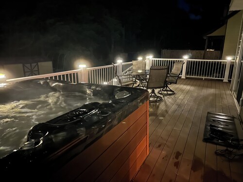 Trailside#2 TRAILER PARKING/HOT TUB, 2 bed2bath, ATV, snowmobile, ski, snowboard