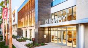 Exterior - Bright 1BR w Pool & Fitness Center in Runway Playa Vista (Playa Vista)