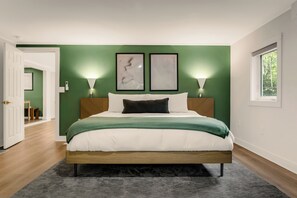 3 Schlafzimmer, Schreibtisch, Bügeleisen/Bügelbrett, Reisekinderbett