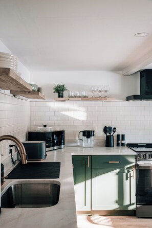 Fridge, microwave, oven, stovetop - NEW to VRBO! Secluded White Mtns Home•Hot Tub, EV, Pets•Near Kanc Hwy, Sleeps 10 (Albany)