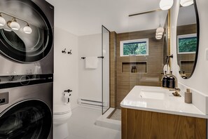 Shower, hair dryer, towels, soap - NEW to VRBO! Secluded White Mtns Home•Hot Tub, EV, Pets•Near Kanc Hwy, Sleeps 10 (Albany)