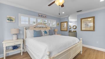 Een strijkplank/strijkijzer, reisbedje, gratis wifi, beddengoed