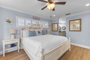 Een strijkplank/strijkijzer, reisbedje, gratis wifi, beddengoed