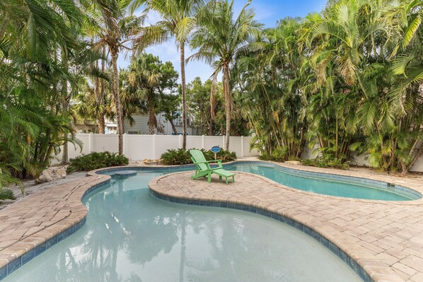 Een verwarmd zwembad