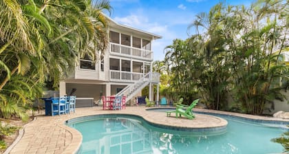 Walk to Pine Ave, Dining & Beaches