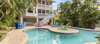 Walk to Pine Ave, Dining & Beaches