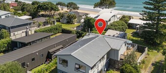 Sunseekers Bach - Whangapoua Holiday Home