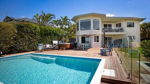 A two-story house with a swimming pool, outdoor seating, and a covered patio area. - Old Salt Beach House Marcus Beach (MARCUS BEACH)
