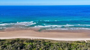 A beach with clear blue water and a sandy shore. - Notre Reve 2 Peregian Beach (PEREGIAN BEACH)