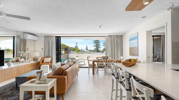 Living area - Lucaya - 2/6 Frank Street (COOLUM BEACH)