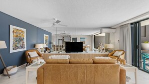 Living area - Lucaya - 2/6 Frank Street (COOLUM BEACH)