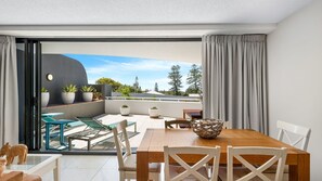 Outdoor dining - Lucaya - 2/6 Frank Street (COOLUM BEACH)
