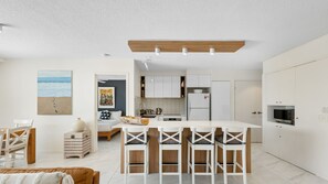 Interior - Lucaya - 2/6 Frank Street (COOLUM BEACH)