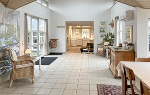 Interior - Amazing home in Hals with house a panoramic view (Hals)