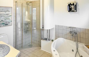 Shower - Amazing home in Hals with house a panoramic view (Hals)